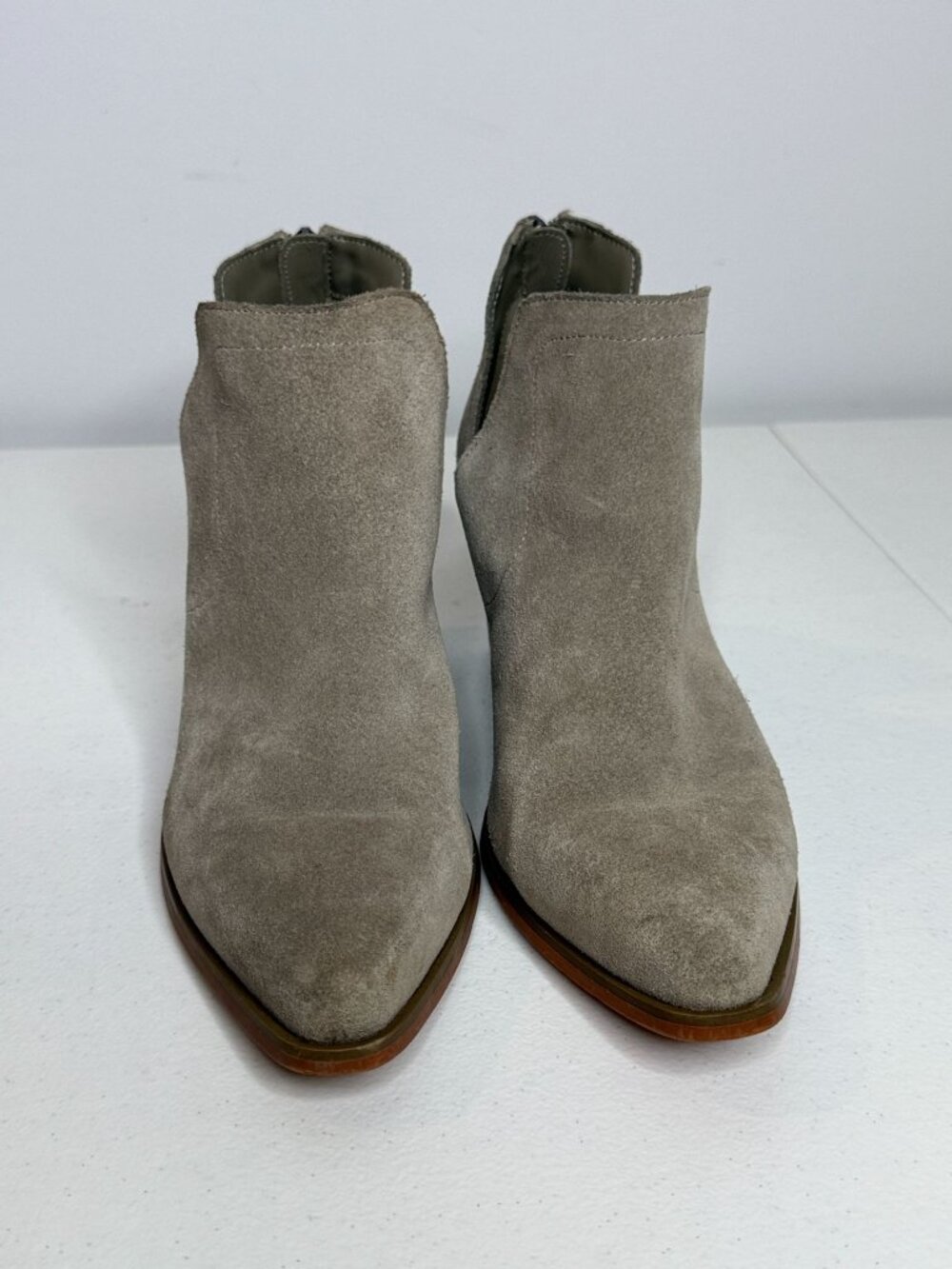Vince Camuto 8.5 Gray Suede Cutout Block Heel Ankle Booties Western Boho - Picture 3 of 11